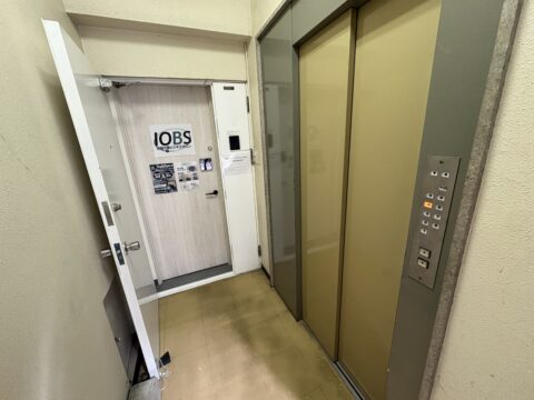 ビジネスサロン 入口看板